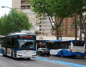 Llorente Bus renews its support for tourism in the city through Visit Benidorm Foundation